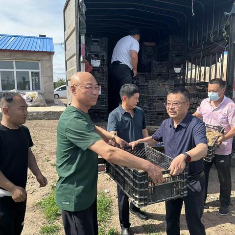 患难相助   精准施策