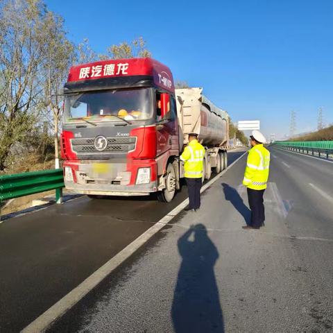 【铜川公安】耀州交警大队董家河中队继续开展“酒醉驾和摩托车、低速载货汽车交通违法整治行动”