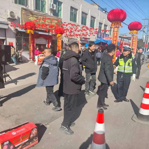 ［铜川公安]交警深入喜事现场 开展交通安全宣传