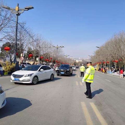 【公安交警】新春守护不打烊 耀州交警全力保障药王山景区道路畅通
