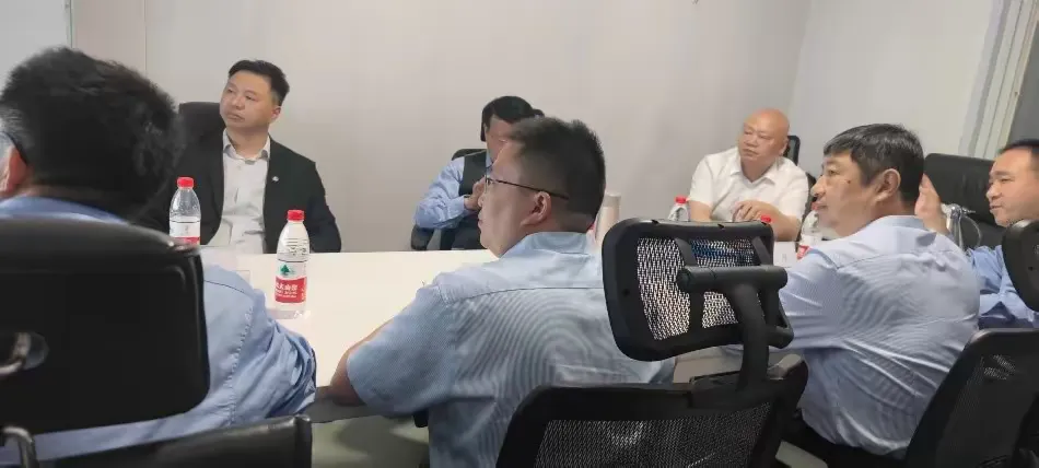 简篇-中航重机党委书记冉兴、清华大学李培杰教授莅临激光公司调研指导