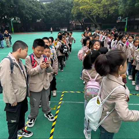 2023年11.1日重庆璧山丁家小学三年级四班欢乐谷研学活动