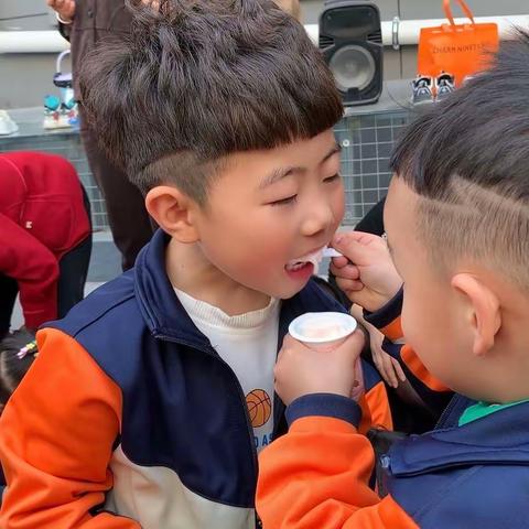 彬州市小灵童幼儿园《共享集市》活动