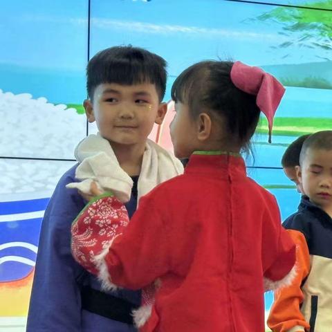 小灵童幼儿园 《快乐迎五一  劳动润童心 》活动