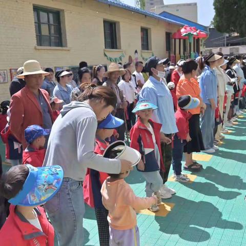 新星幼儿园“大手拉小手，游戏促发展”亲子活动