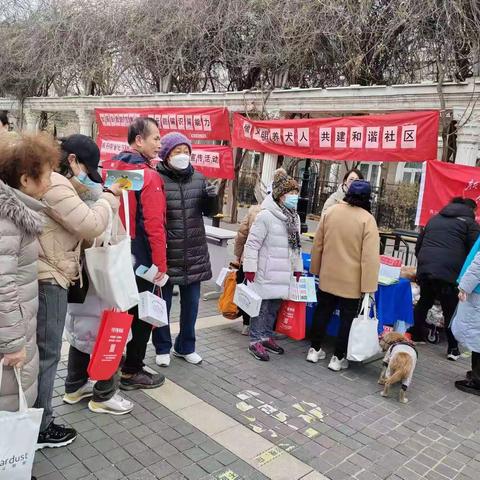 做文明养犬人 共建和谐社区          —枫丹丽舍社区开展文明养犬宣传活动