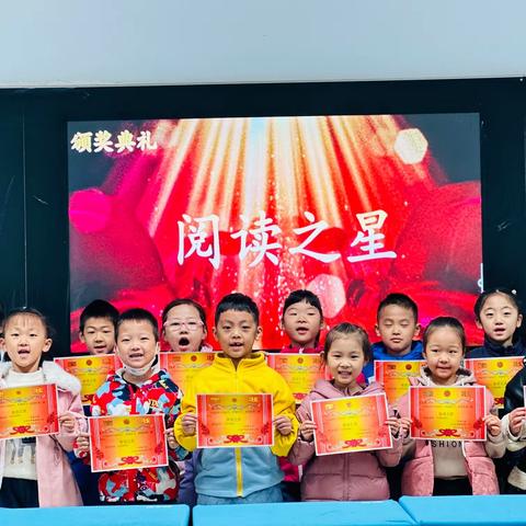 腹有诗书气自华                           ——蓝湾小学10月“阅读之星”评选