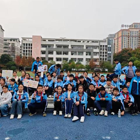 挥洒汗水，绽放风采 ——祝融小学2004班在“幸福花开 阳光体育节”上绽放风采