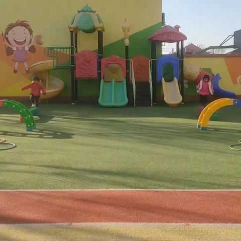 “趣味游戏，体能比赛”——群星幼儿园