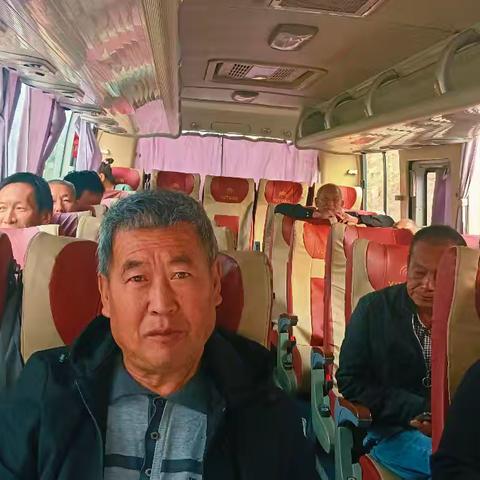 范蠡镇留村组织党员，村组干部，和群众代表参加红色学习