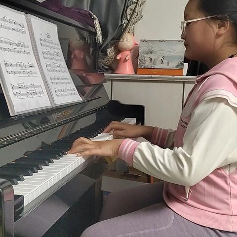 曹梓涵快乐成长喜迎蛇年