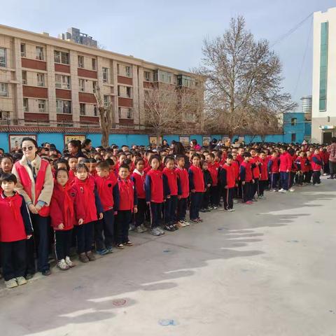 安全护航伴成长 筑牢防线不松懈 ——库尔勒市第三小学开展消防应急疏散演练暨交通安全讲座