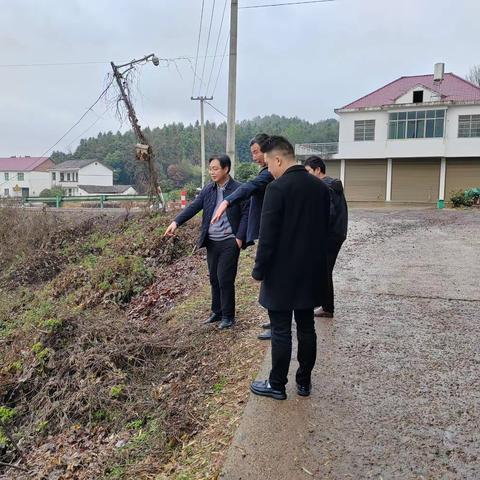 村级道路除隐患，小小护栏暖民心