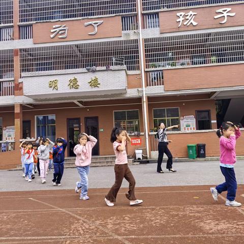 心系安全，警钟长鸣——汨罗市荣家路小学2024年春季开展消防安全演练活动