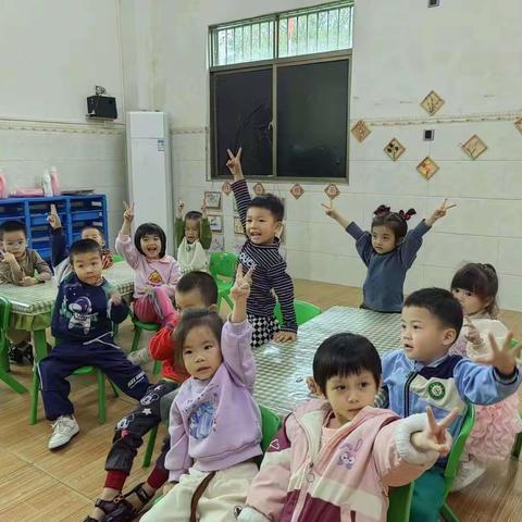 育苗幼儿园小班3月总结汇报