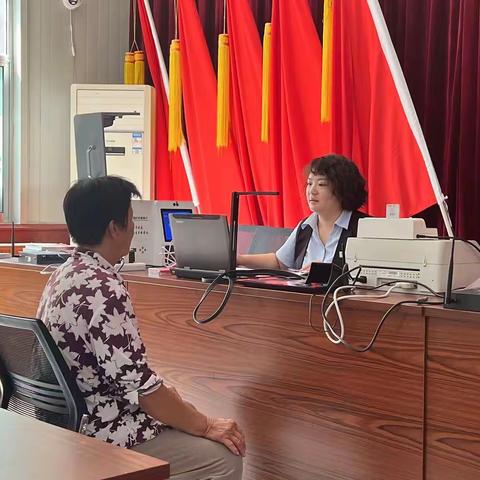 【周村农商银行经济开发区支行】开展入村更换社保卡工作