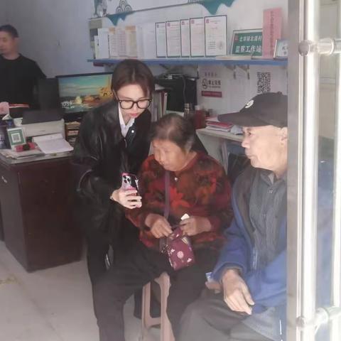 进村激活社保卡 农商服务暖人心