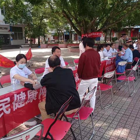 延平区总医院联合南平市第一医院开展“全民健康网格化 专家下沉护健康”义诊活动