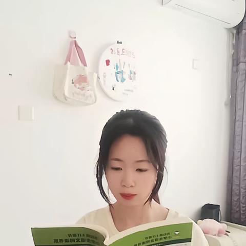 我是来自阿旗职教中心22幼儿保育二班的单若楠，今天我分享的好书是《西游记》 《西游记》以丰富瑰奇的想象描写了师徒四人在去往西方取经的路途上，和穷山恶水、妖魔鬼怪斗争的历程，并将所经历的千难万险形象化