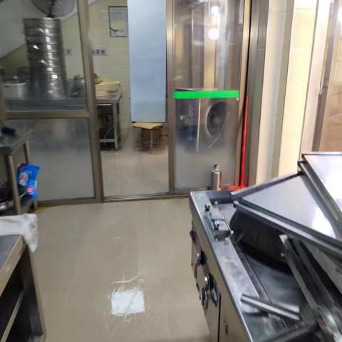 海口市体育运动学校开展防风防讯检查工作