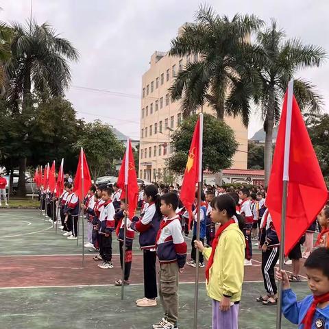 争做新时代好队员——大新县龙门乡中心小学建队日活动暨新队员入队仪式