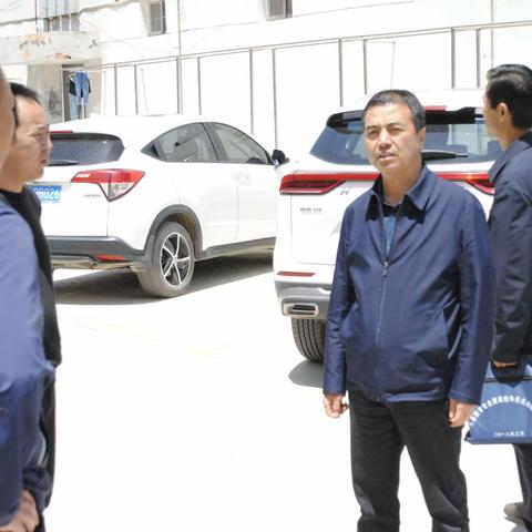 教育局副局长胡亚峰一行四人督导永坪镇学区校外寄宿学生安全工作