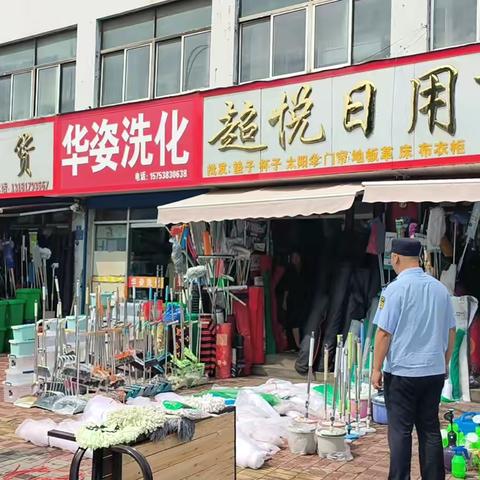 新汶执法中队开展“规范游商占道-清理游商小贩”活动