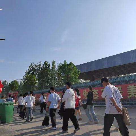 南河店镇二小学生赴胡垛小学研学基地开展研学实践活动