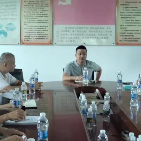2025年8月份大致坡镇乡村振兴工作队例会