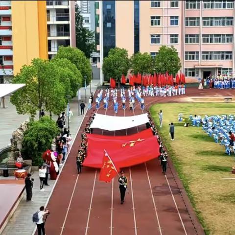 挥洒运动激情，绽放美丽青春--记漯河实验中学7-18班春季运动会