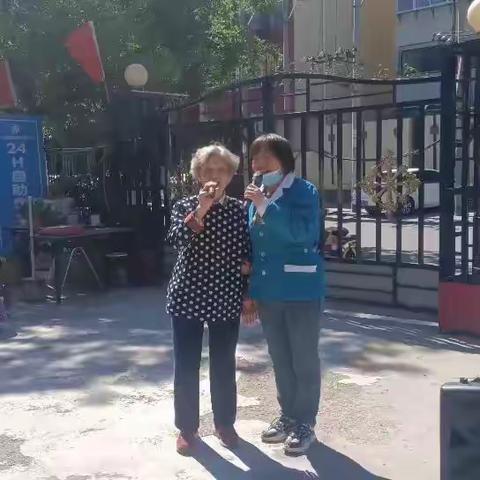 定格岁月韶华 致敬母亲芳华：宣化区奉夏养老服务中心开展感恩母亲活动