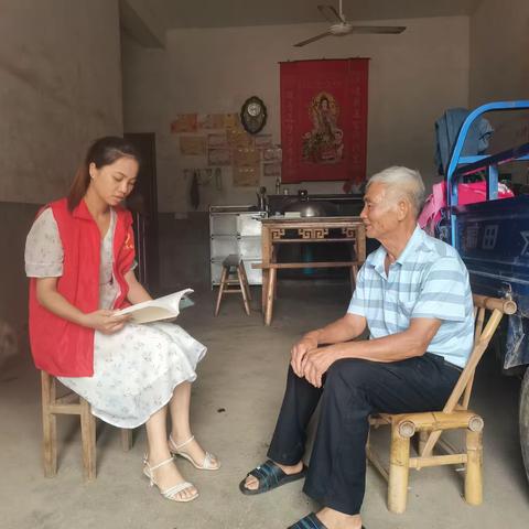为老党员“送书上门 送学到家”
