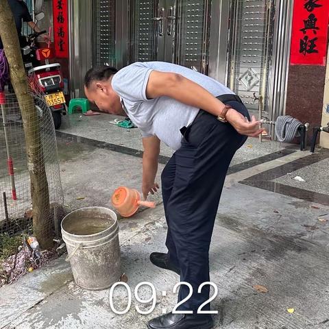 那大镇那恁村委会开展“巩卫”环境卫生整治活动