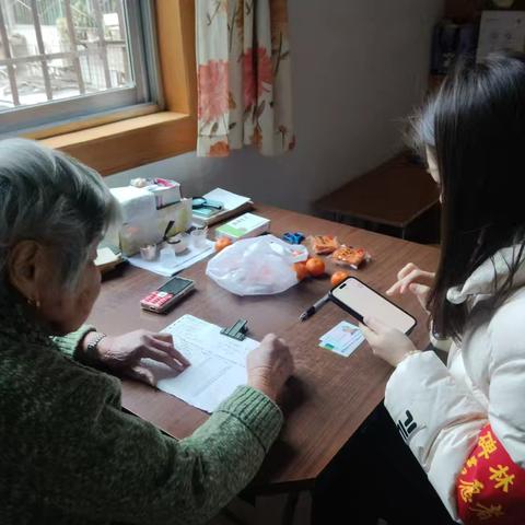 新春走访不打烊 安全检修暖夕阳——德福巷社区为独居老人开展用电安全便民服务