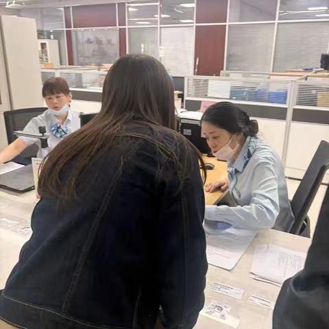社区跑腿办社保 贴心服务护夕阳——社区为高龄老人咨询社保退休事宜
