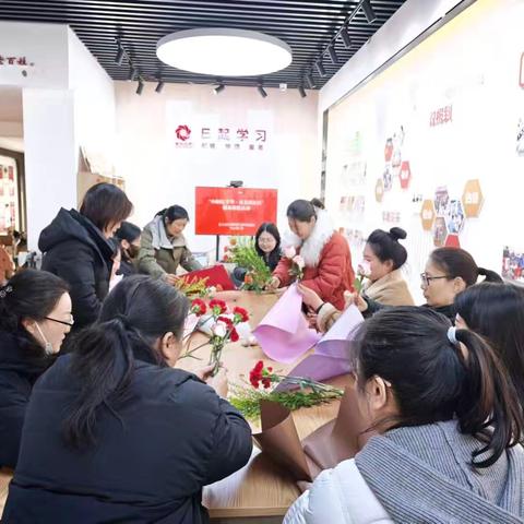 “巾帼绽芳华·花香满社区”主题活动