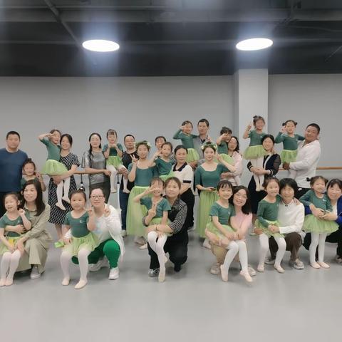 星河舞蹈花精灵3班公开课