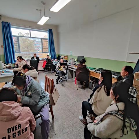 同心协力  共促成长——二年级组工作例会
