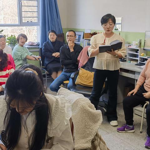 同心协力  共促成长——二年级组工作例会
