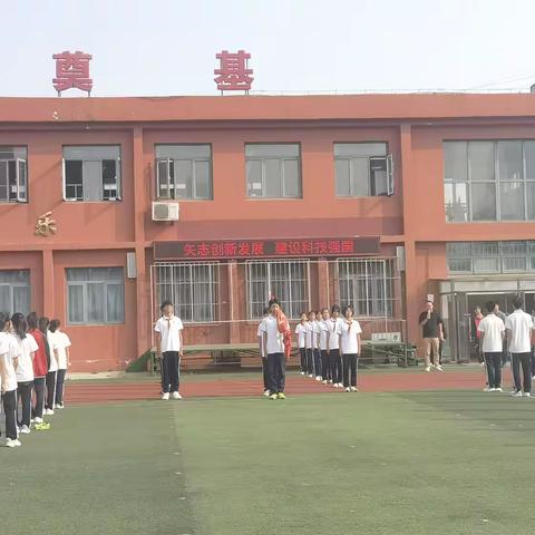 矢志创新发展  建设科技强国 ——记塘沽盐场中学科技周活动