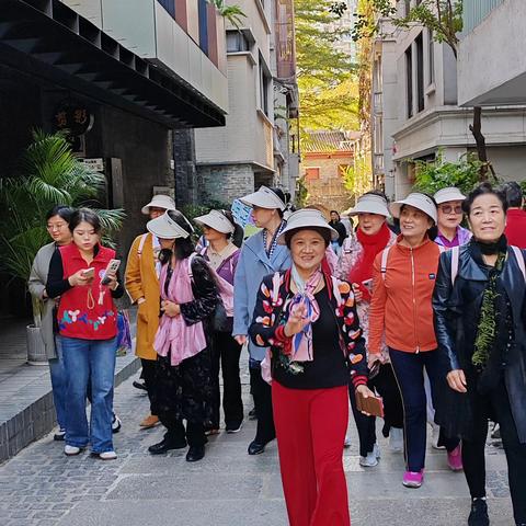 “芳华暖心社”户外拓展活动 2024年11月28号清晨，我们名海社区“芳华暖心社”的姐妹们来到了南头古城参观学习，户外拓展活动。本次活动意义深长，收获满满…。