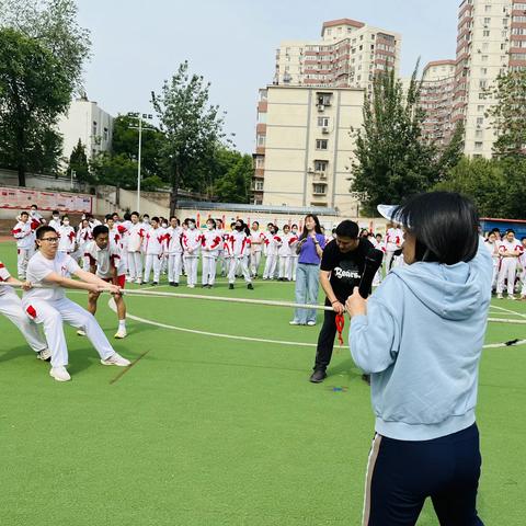 活力春日展青春 团结比赛练友谊——人大附中翠微学校初一年级拔河比赛