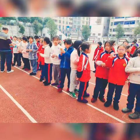 红旗小学四年级五班开展有声有色的课外活动