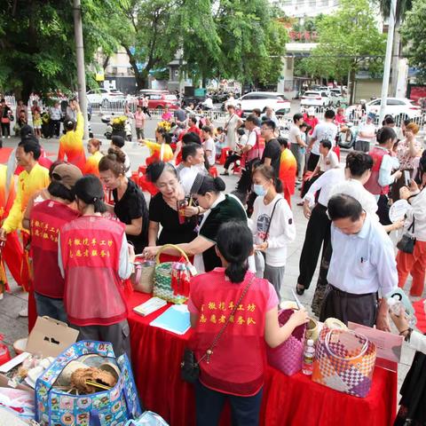 琼山区开展“青益共融·编织乐集”非遗草编文化宣传公益集市活动