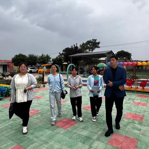 “迎督导检查、促园所发展”——冯村镇中心幼儿园教学常规督查