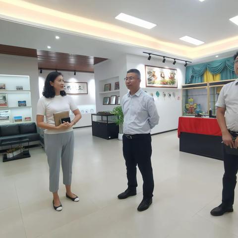 儋州市教育局杨永飞局长莅临洋浦新英湾小学调研指导工作