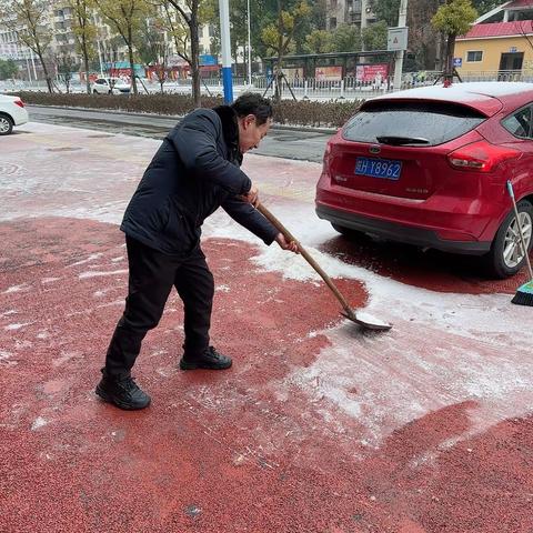 【皖美工行服务】扫雪助行，情暖工行一光彩城建支行开展全员扫雪活动