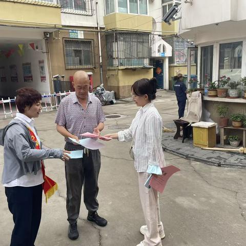 三方联动筑牢反诈堡垒，多维守护织就安全屏障—玉皇庙社区联合南大街派出所及张家口银行开展反诈宣传活动