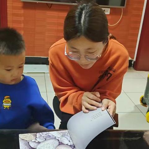 春蕾幼儿园“书香润童心 共读伴成长”读书月系列活动亲子共读之中班篇