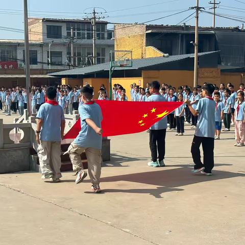 启航新篇章 筑梦新征程——赵城镇东街学校“开学第一课”升旗仪式